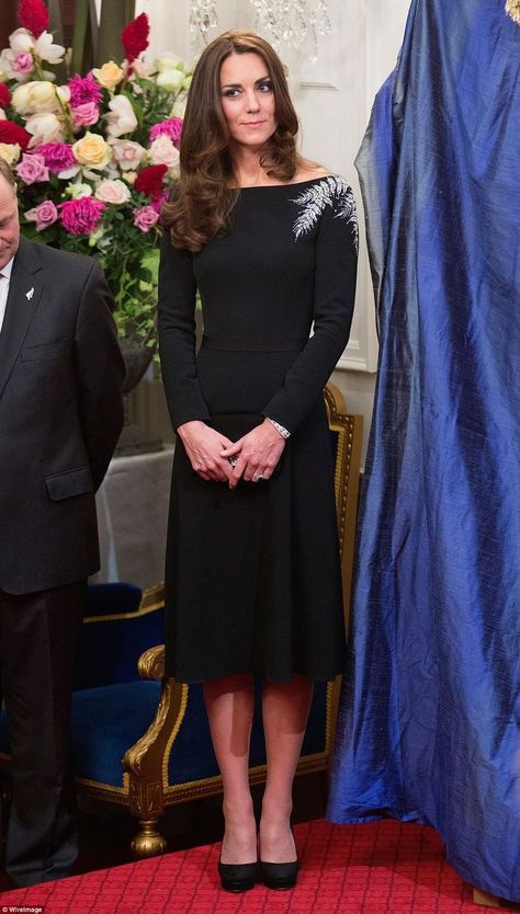 Kate Middleton, black dress, Kate Middleton Black, Düşes Kate, Princesse Kate Middleton, Kate Middleton Dress, Prince Charles And Camilla, Estilo Real, Middleton Style, Princess Kate Middleton, Queen Fashion