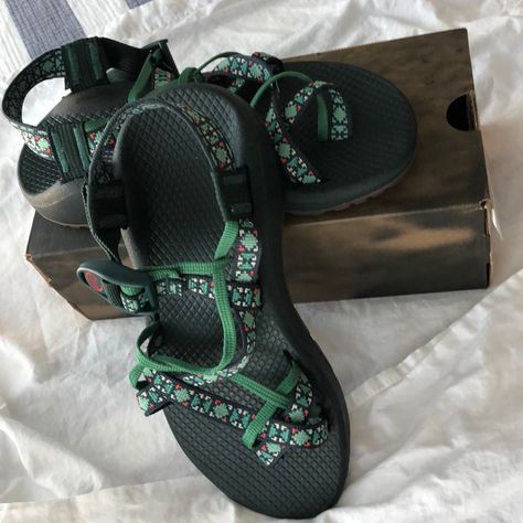 Creed Pine Chaco Zcloud X2 Remix - Green Sandals, Never Worn, In Box, Size 6 Outdoorsy Girl Style, Chacos Sandals Outfit, Chacos Outfit, Granola Girl Outfits, Hippie Shoes, Adventure Shoes, Chaco Sandals, Pretty Sneakers, Chacos Sandals