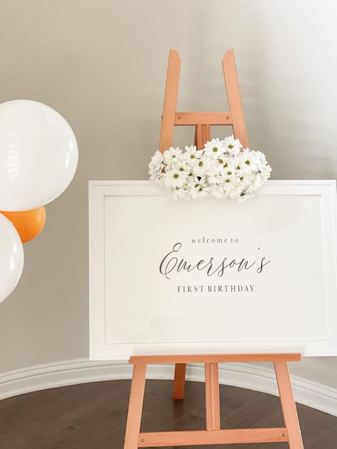 Ideas for a 1st birthday. Daisy theme. Welcome sign. Birthday Daisy Theme, Daisy Birthday Party, Daisy Theme, Daisy Birthday, Birthday Decorations Kids, Welcome Boards, Event Decoration, 1st Birthdays, Birthday Diy