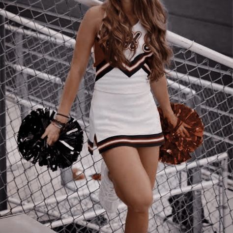 Cheerleading Aesthetic, Cheerleader Aesthetic, Cheerleading Pics, Cheer Aesthetic, Hollaback Girl, Cheer Poses, Football Boyfriend, Cheer Squad, Cheerleading Outfits