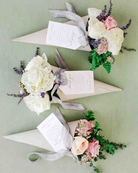 20 Tips for Throwing the Ultimate Spring Wedding | Martha Stewart Weddings - Wrap up your wedding with spring-themed favors. DIY bouquets (which can be arranged at a flower bar—this one was provided by Amaryllis) are a favorite takeaway of ours. #weddingfavors #weddingideas #springwedding #weddingflowers Mini Plant Favors, Diy Wedding Favors For Guests, Flower Station, Plant Wedding Favors, Diy Outfits, Wedding Favors And Gifts, Martha Weddings, Cactus Wedding, Edible Wedding Favors