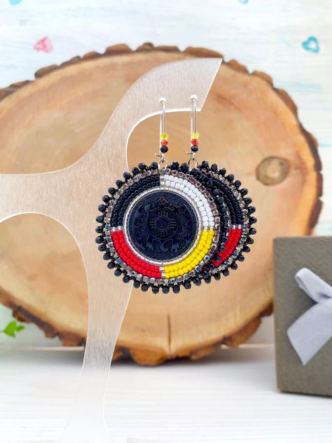 Medicine Wheel Beaded Earrings, Native Medicine, Sports Swimming, Beadwork Earrings, Jewelry Real, Medicine Wheel, Turtle Earrings, Handmade Earrings Beaded, Beadwork Patterns