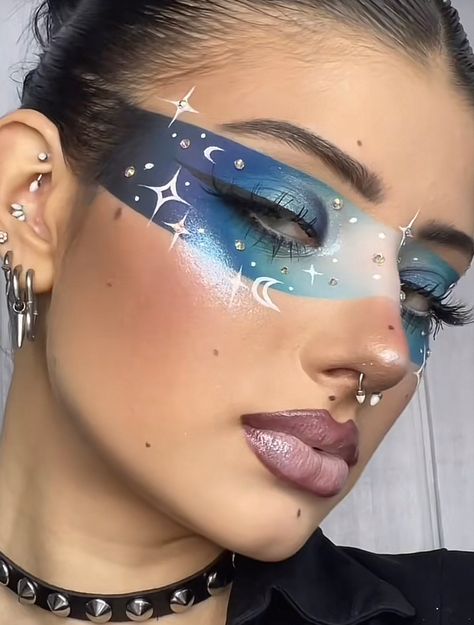 Tape Makeup Trend, Creative Eye Makeup Design, Crazy Makeup Looks Creative, Galaxy Eye Makeup, Tape Makeup, Crazy Eye Makeup, Makeup Themes, Festival Make Up, Galaxy Makeup