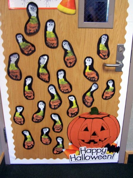 Trick or Treat, Smell My Feet! Trick Or Treat Smell Our Feet Door, Halloween Preschool Board, Trick Or Treat Smell My Feet Door, Smell My Feet Halloween Craft, Fall Door Decorations Classroom Infant, October Classroom Door Ideas, Aba Crafts, Classroom Windows, Infant Toddler Classroom