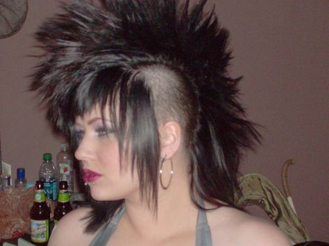 Chelsea Hawk Haircut, Chelsea Hawk Hair, Mohawk Straight Hair, Mohawk With Bangs, Chelsea Hawk, Chelsea Mohawk, Alternative Hair Styles, Hawk Haircut, Chelsea Cut