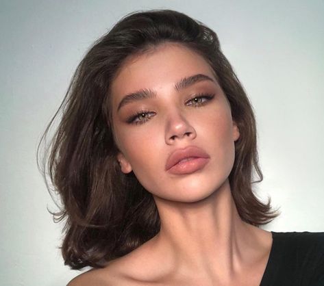 Cheekbones Makeup, Coffee Sunday, Camila Morrone, Slimmer Face, High Cheekbones, Natural Makeup Tutorial, Face Aesthetic, Make Up Inspo, Full Lips