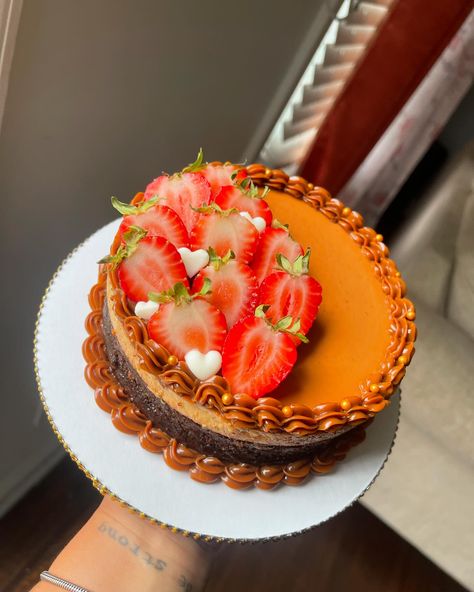 •CHOCO-FLAN 🍮🍫♥️ Flan Topping Ideas, Chocoflan Decoration Ideas, Mini Chocoflan, Mexican Cakes, Cheesecake Flan, Sweets Business, Choco Flan, Baking Poster, Cheesecake Decoration