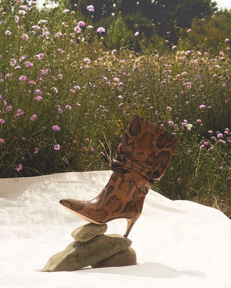 Eccentric Glamour, Shoes Photoshoot, Les Tien, Oversized Striped Shirt, Fashion Still Life, Inspiration For Women, Product Shoot, Lifestyle Content, Suede Chelsea Boots