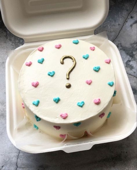 Gender Reveal Bento Cake Ideas, Gender Reveal Mini Cake, Gender Reveal Small Cake, Gender Reveal Bento Cake, Mini Gender Reveal Cake, Cute Gender Reveal Cakes, Gender Torte, Gateau Gender Reveal, Gender Reveal Cake Simple