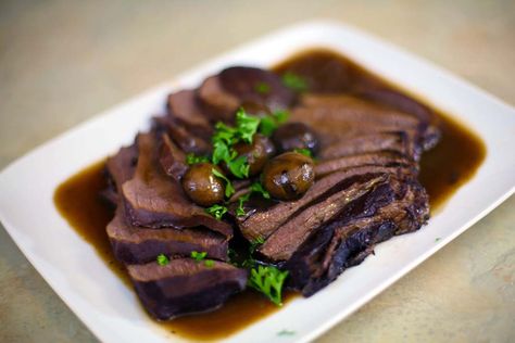 Braised Beef Tongue - How to Cook Meat Cow Tongue Recipe, Tongue Recipes, Chinese Braised Beef, Cow Tongue, Sweet And Sour Beef, Braised Beef Recipes, Spaghetti With Ground Beef, Braised Brisket, Swiss Chard Recipes