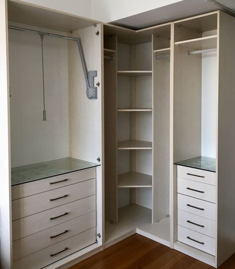 Diy Corner Wardrobe Ideas, Room Corner Wardrobe Design, Wardrobe For Corner, Bedroom Corner Cupboard, Diy Corner Wardrobe, Built In Corner Wardrobe Ideas, Dressing Corner Ideas, Corner Cupboard Bedroom, Wardrobe Corner Design