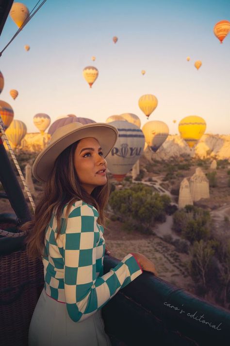 portrait photo of girl inside a hot air balloon in travel destination cappadocia, turkey Hot Air Balloon Outfit, Dubai Outfits Ideas, Cappadocia Balloon, Turkey Travel Guide, Hot Air Balloon Ride, Cappadocia Turkey, Solo Photo, Hot Air Balloon Rides, Air Balloon Rides