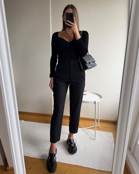 Black Zara Pants Outfit, Zara Pants Outfit, Zara Looks, Outfit Office, Sunday Inspiration, Neutral Fashion, Zara Pants, Office Casual, Office Outfits