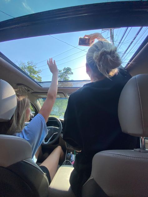 hands out the sunroof pic Sunroof Pics, Open Aesthetic, Insta Poses, Insta Ideas, Car Aesthetic, Insta Inspo, Photo Inspo, Beach Trip, Vision Board