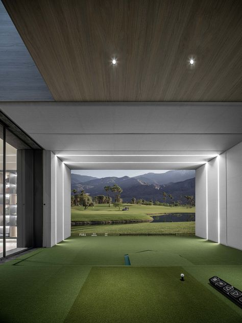 Golf In House, Golf Simulation Room, Golf Room Design, Golf Simulator Room Design, Modern House Backyard, Golf Screen, Golf Lounge, Hotel Games, Simulator Room