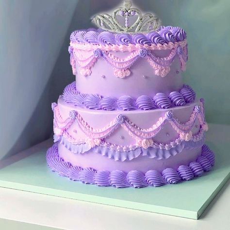 Purple Princess Birthday Cake, Bolo Rapunzel, Heart Birthday Cake, Bolo Vintage, Purple Cakes Birthday, Purple Cake, Vintage Birthday Cakes, Princess Birthday Cake, Purple Cakes