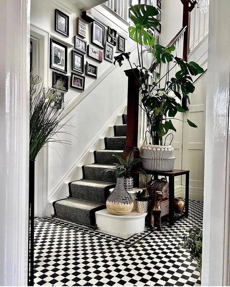 How to Create a Stunning Gallery Wall for Every Room Victorian Hallway Ideas, Industrial Chic Home, Monochrome Hallway, Eclectic Apartment Decor, Victorian Home Ideas, Gallery Wall Staircase, Modern Farmhouse Dining Room, Japandi Decor, Dining Ideas