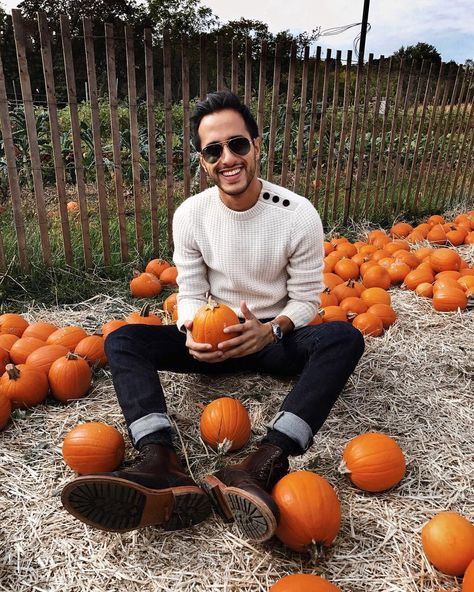 310 Me gusta, 6 comentarios - Ankari Floruss (@ankarifloruss) en Instagram: "Tis the season: Pumpkins and Fall boots 🎃 // shop our Sunday Boot now, www.ankarifloruss.com…" Men Pumpkin Patch Outfit, Mens Pumpkin Patch Outfit, Pumpkin Patch Outfit Men, Pumpkin Patch Outfits, Friendsgiving Outfit, Master Blaster, Outfits Guys, Pumpkin Patch Photoshoot, Pumpkin Patch Pictures