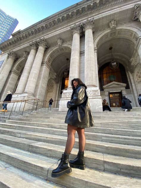 Library Photoshoot, Nyc Library, Nyc Photo Ideas, New York Library, New York Public Library, New York Travel, Birthday Photos, Public Library, New York