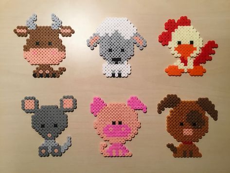 Farm Animal Perler Bead Patterns, Pig Perler Bead Patterns, Hama Beads Easter, Hama Beads Animals, Melt Beads Patterns, Melty Bead Patterns, Pearl Beads Pattern, Easy Perler Beads Ideas, Fusion Beads