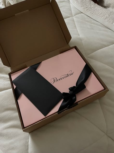 Pr Package Ideas Clothing, Monochromatic Packaging, Fashion Packaging Ideas, Package Aesthetic, Orders Packaging, Givenchy Irresistible, Dress Box, Luxury Packaging Design, Fashion Design Books