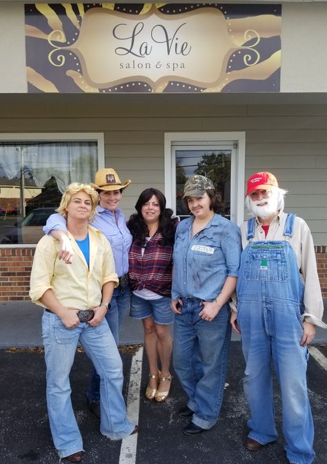 Dukes Of Hazard Halloween Costume, Dukes Of Hazzard Costume, Halloween Costume Group, 80s Halloween Costumes, 80s Halloween, Dukes Of Hazard, Dukes Of Hazzard, Halloween Costume Outfits, Halloween 2019