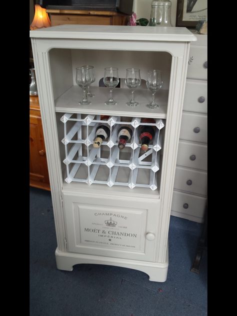 Upcycled drinks cabinet from hifi stereo unit  from vintage locket Stereo Cabinet Makeover, Upcycled Drawers, Drinks Cabinets, Drink Cabinet, Hifi Cabinet, Upcycled Cabinet, Muebles Shabby Chic, Stereo Cabinet, Vintage Locket