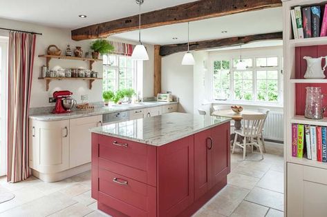 Red Kitchen Island, Painted Kitchen Island, Red Cabinets, Cottage Kitchen Design, Rustic Country Kitchens, Cottage Style Kitchen, Rustic Kitchen Cabinets, Cottage Kitchens, Country Kitchen Decor