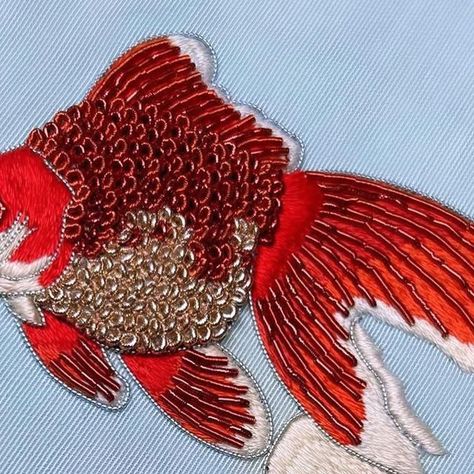 Hand & Lock on Instagram: "Goldfish Online Course - Goldwork is the art of embroidery using metal threads. It is particularly prized for the way light plays on it. The term 'Goldwork' is used even when the threads are imitation gold, silver, or copper, or coloured allowing for an array of textures and colours to express your vision in. Join us for this special 4 Week Goldwork course exploring a range of Goldwork techniques to showcase in your own Goldfish piece. #handandlock #handandlockschoolofembroidery #learngoldwork #goldworkembroidery #onlinelearning" Goldfish Design, Lucky Fish, Goldwork Embroidery, Classic Embroidery, Gold Work Embroidery, Learn Embroidery, Gold Work, Embroidery Techniques, Online Course