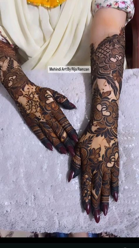 Bridal Henna Back Hand, Thick Mehndi Designs, Bride Mehendi Design Bridal, Bridal Mehndi Designs Back Hands Brides, Bride Mehndi Designs, Bride Mehendi Design, Flowers Mehndi Design, Back Hand Bridal Mehndi Designs, Dubai Mehendi Designs