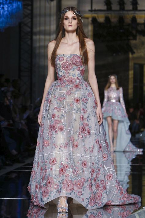 Zuhair Murad Couture Spring Summer 2016 Paris Ashi Couture, Structured Dresses, Zuhair Murad Couture, Corset Fashion Outfits, 2016 Couture, Looks Party, فستان سهرة, Fairytale Dress, Kandy