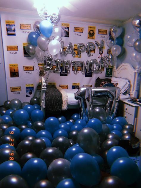 Decorating Friends Room For Birthday, Dorm Room Birthday Decorations, Dorm Birthday Decorations, Dorm Birthday, Birthday Room Surprise, Birthday Moodboard, Boyfriends Birthday Ideas, Boy 16th Birthday