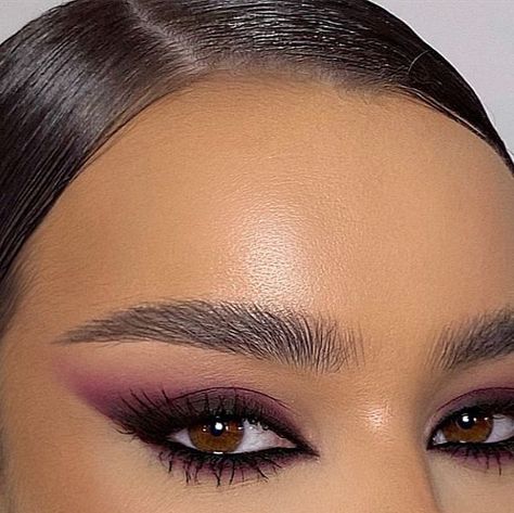 𝐁𝐀𝐁𝐘- 𝗯𝘆 𝗟𝗼𝗿𝗿𝗮𝗶𝗻𝗲 ®️ on Instagram: "Baby Eyeshadow Palette using “lava” shade for this plum smokey & Hollywood lashes" Plum Makeup Look, Hollywood Lashes, Plum Makeup, Plum Lipstick, Plum Dress, Instagram Baby, Prom Makeup, Lorraine, Eyeshadow Palette