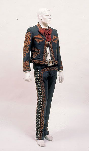 Gala Charro Suit, 1940s Charro Outfit For Men, Mariachi Outfit, Mariachi Suit, Charro Outfit, Mexican Cowboy, Charro Suit, Western Costumes, Western Suits, Mexican Fashion