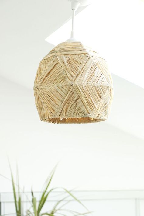 Boho Lights Diy, Diy Raffia Lampshade, Boho Lamp Shade Diy, Diy Boho Light Fixture, Ikea Brunsta, Diy Rattan Lampshade, Diy Boho Lampshade, 2023 Home Decor Trends, Raffia Weaving