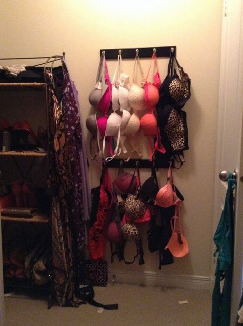 A little peek at a little corner in my closet I choose this way to organize my bras's I can find them they don't get ruined The perfect and easy way to organize them in my opinion in my eyes Diy Bra Organization, Bra Organization, Girly Swag, Diy Bra, Clothes Closet Organization, Pretty Bras, Clothes Closet, In My Opinion, Koenigsegg