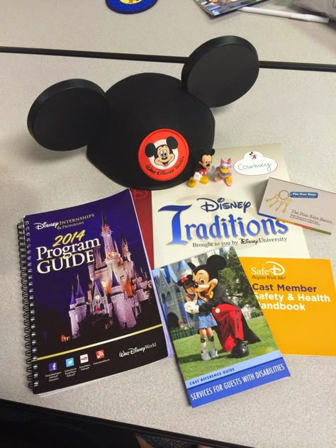 Disney Internship, Disney University, Disney College, Disney College Program, Disney Cast Member, Tema Disney, Disney Collage, Disney Day, Vacation Planner