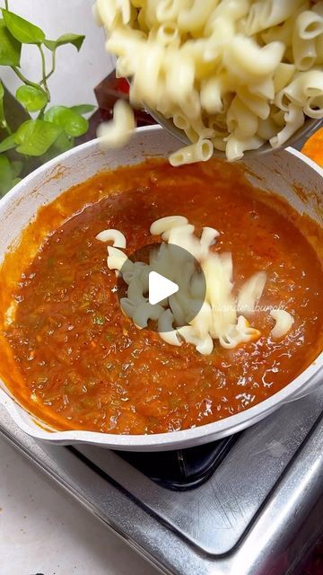 Masala Pasta Recipe, Masala Pasta, Tomato Sauce Pasta, Chilli Pasta, Pasta Macaroni, Home Made Food, Red Sauce Pasta, How To Make Red, Sauce Pasta