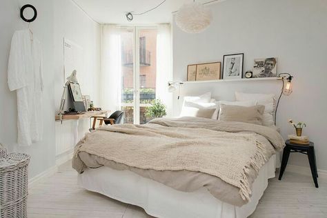 Alternative Bedroom, Headboard Alternative, Scandinavian House, Design Ložnic, Scandinavian Bedroom, Dreamy Bedrooms, Bedroom Headboard, Scandinavian Home, Beautiful Bedrooms