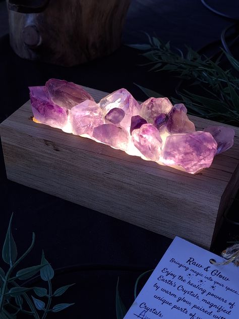 Mineral Stone Decor, Dark Home Decor Cozy Living, Diy Gifts To Sell, Home Decor Cozy, Stone Lamp, Dark Home Decor, Living Bedroom, Dark Home, Rock Decor