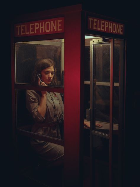 Caravaggio Paintings, Telephone Booth, Phone Booth, Cinematic Photography, Photo Challenge, 영감을 주는 캐릭터, Pose Reference Photo, Portrait Poses, 인물 사진