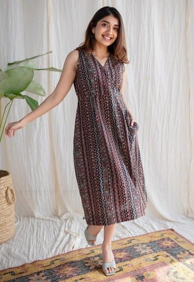 Ajrakh Dresses, Cotton Dress Pattern, Casual Maxi Dresses, Knee Length Dresses Casual, Ikkat Dresses, Simple Frock Design, Stylish Kurtis Design, Desi Outfits, Simple Frocks