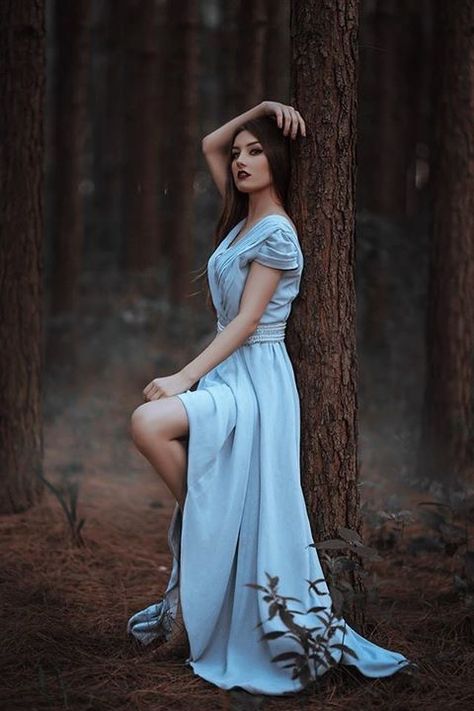 Rauch Fotografie, Outdoor Portrait Photography, Portrait Photography Women, Photography Posing Guide, Outdoor Portraits, Outdoor Photoshoot, Model Poses Photography, Fashion Photography Poses, Portrait Photography Poses