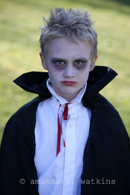 Vampire Makeup Kids, Boy Vampire Makeup, Kids Vampire Makeup, Boys Vampire Costume, Diy Vampire, Diy Costumes For Boys, Diy Costumes Kids Boys, Halloween Makeup For Kids, Vampire Kids