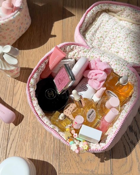 new vanity bestie 🎀🛁🧚🏼 Aesthetic Products, Makeup Drawer, Baby Rosa, Cowgirl Aesthetic, Make Up Organiser, What In My Bag, Girly Gifts, Beauty Case, Vanity Case