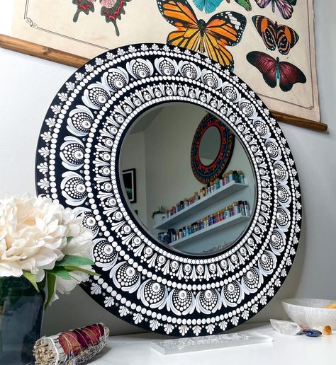 Mandala Painting With Mirror, Mandala Mirror Wall Decor, Dot Mandala With Mirror, Mandala Mirror Art, Mirror Mandala Art, Dot Mandala Mirror, Mirror Mandala, Mandala Mirror, Painted Mirror Art