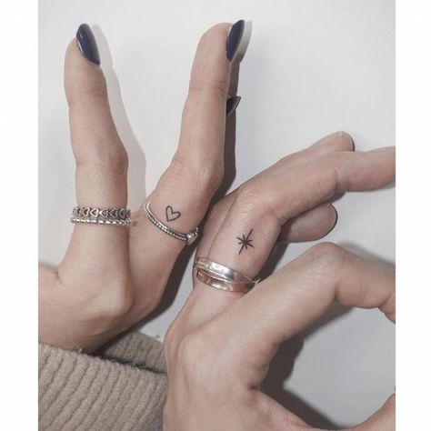 Heart And Star Tattoo, Tattoo For Best Friends, Small White Tattoos, Matching Bff Tattoos, Heart Tattoo On Finger, Birthday Tattoo, Finger Tattoo For Women, Bff Tattoos, Star Tattoo