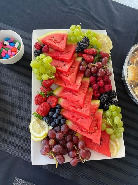 Best Korean Food, Amazing Food Platters, Fruit Platter Designs, Charcuterie Inspiration, Charcuterie Recipes, Fruit Dishes, Healthy Food Motivation, Fruit Platter, Food Platters