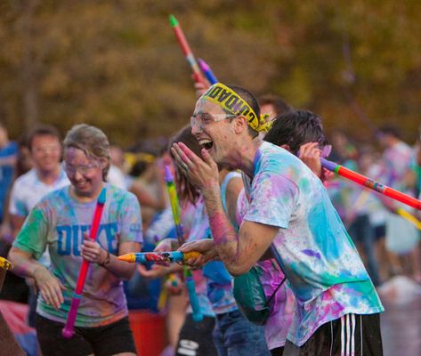 Fill water guns with watercolors and have a fight while wearing white clothes. This needs to happen. from student paintwars Outdoor Games For Teens, University Photography, Paintball Party, Carnival Games For Kids, Group Games For Kids, Dinner Party Games, Color Wars, Rainy Day Fun, Youth Group Games