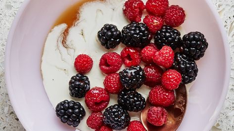 Berries and cream, that perfect simple summery dessert, explained by Carla Lalli Music and accompanied with storage tips. Best Summer Desserts, Berries And Cream, Dessert To Make, Avocado Chocolate Pudding, Chocolate Pudding Recipes, Healthy Summer Desserts, Berry Dessert, Dessert Aux Fruits, Summer Dessert Recipes